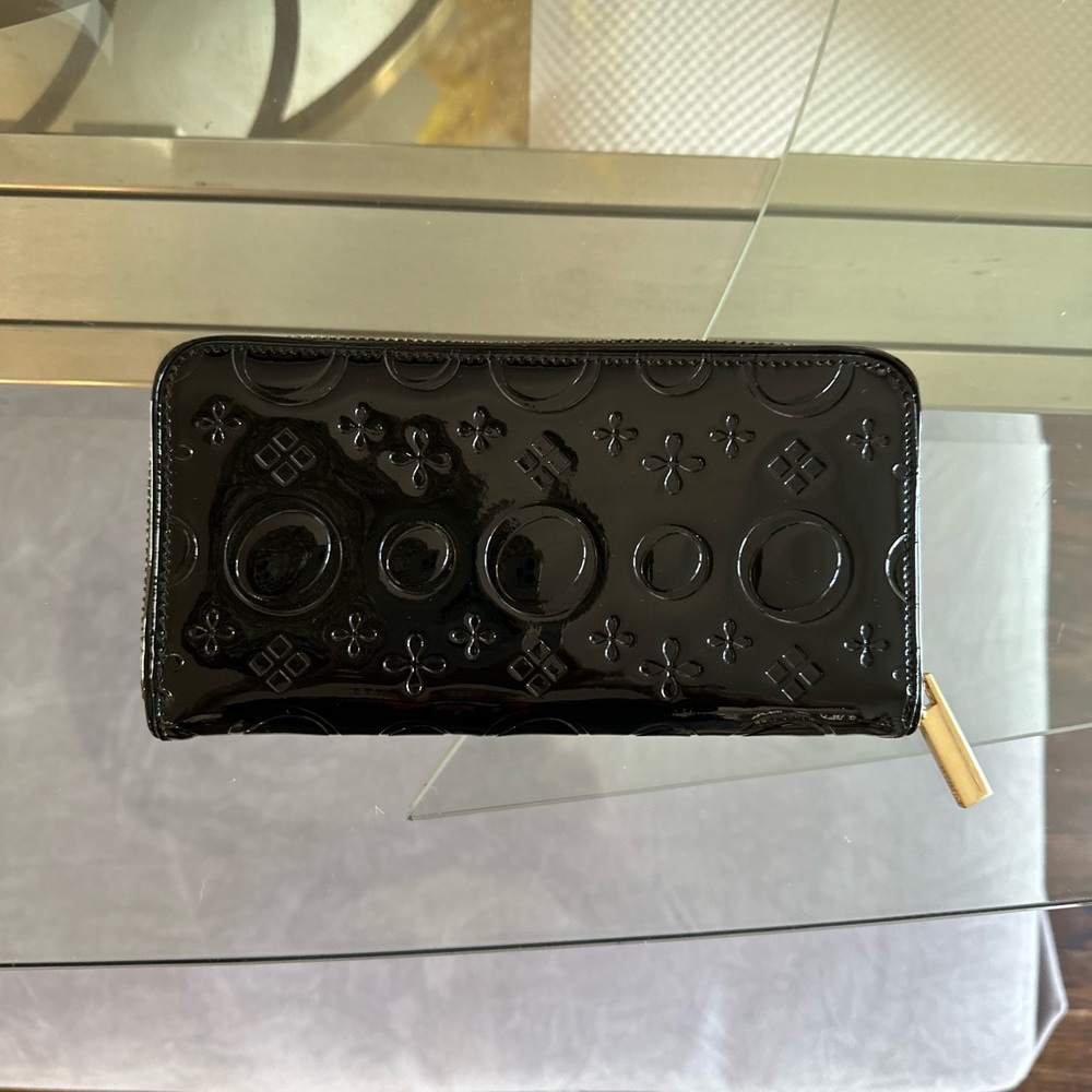 Chic Black Embossed Wallet Unique Classic Gem